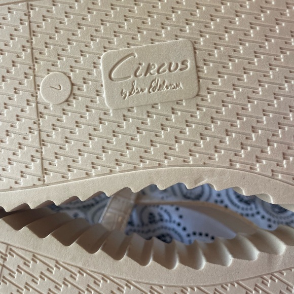 SALE Circus by Sam Edelman Women's Elana Platform
Sandal - Picture 6 of 6